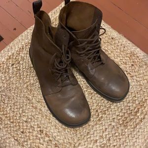 Barely worn Dr Martens boots!